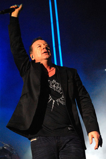 Simple Minds, photo by Lee Millward