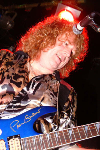 Dean Robertson, Tygers Of Pan Tang (photo Noel Buckley)