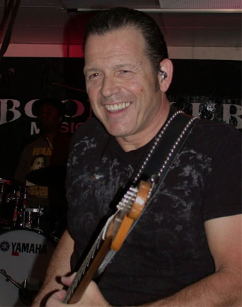 Tommy Castro, photo by Phil Honley