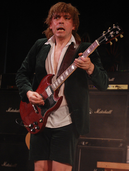 GIG REVIEW: LIVE/WIRE – THE AC/DC SHOW: THE NINES, BARROW (Saturday 24th  January 2015)