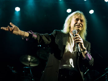 Bob Catley,Magnum: photo by Ian Pollard