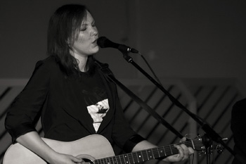 Thea Gilmore, photo by David Humphries