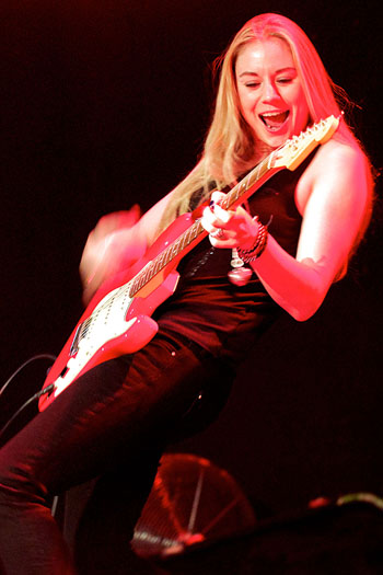 Joanne Shaw Taylor, photo by Bob Singleton