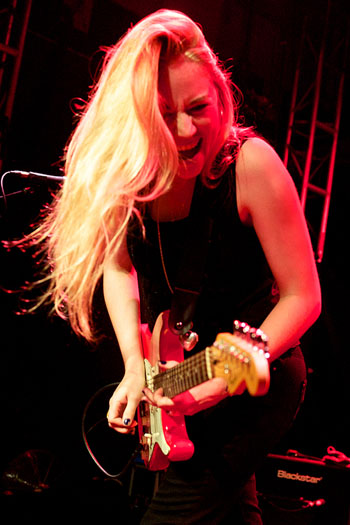 Joanne Shaw Taylor, photo by Bob Singleton