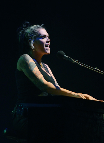 Beth Hart, photo by Andrew Lock