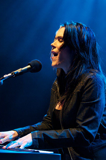 Beth Hart, photo by Bob Singleton