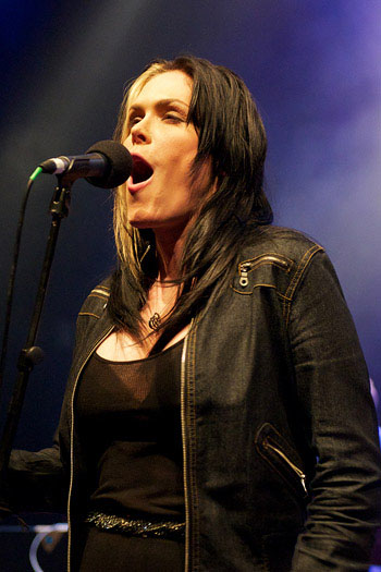 Beth Hart, photo by Bob Singleton