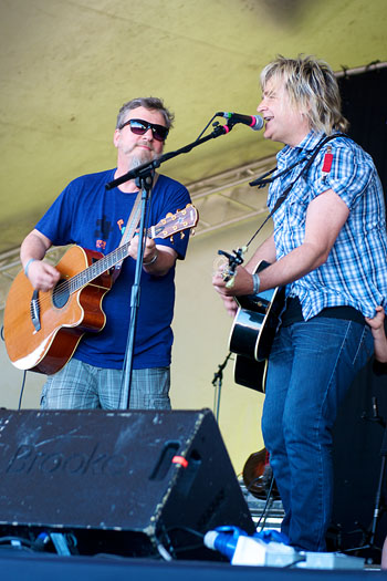 Glenn Tillbrook & Mike Peters, photo by Bob Singleton