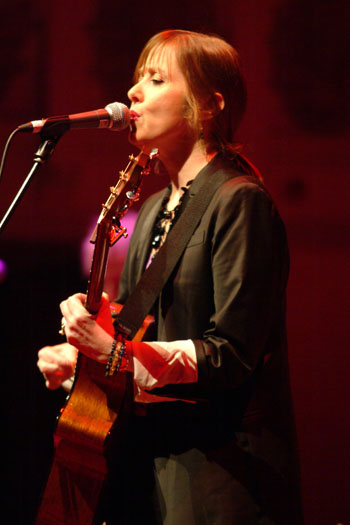 Suzanne Vega, photo by Noel Buckley